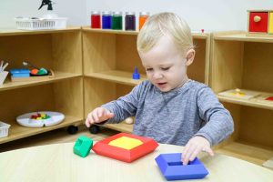Hướng dẫn áp dụng giáo án Montessori vào chương trình giáo dục mầm non