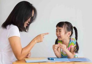 Tại sao trẻ luôn nghe lời cô giáo mầm non hơn cha mẹ?